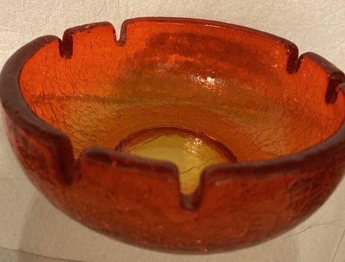 Round Persimmon Amberina Crackle Glass Ashtray Large Vintage MCM Glows w/UV Mint - Picture 9 of 9