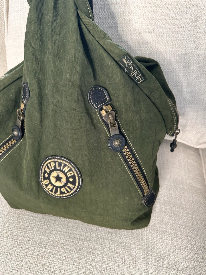 Bolso Kipling Arrugado Verde Oliva Nylon Mochila Bandolera Correa Ajustable Foto 4 de 4