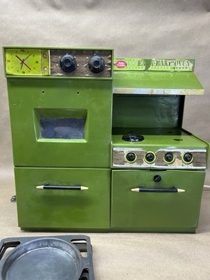 Vintage 1970 Avocado Green Easy Bake Oven Kenner Betty Crocker Box & Pans