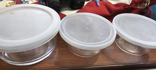 Vintage Anchor Hocking  2 cup bowl with lid and 2- 6oz bowls with lids set of 3