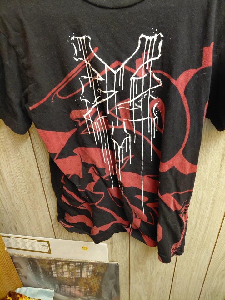 Camiseta de manga corta Zoo York para niño talla mediana negra roja con logotipo  Foto 2 de 4