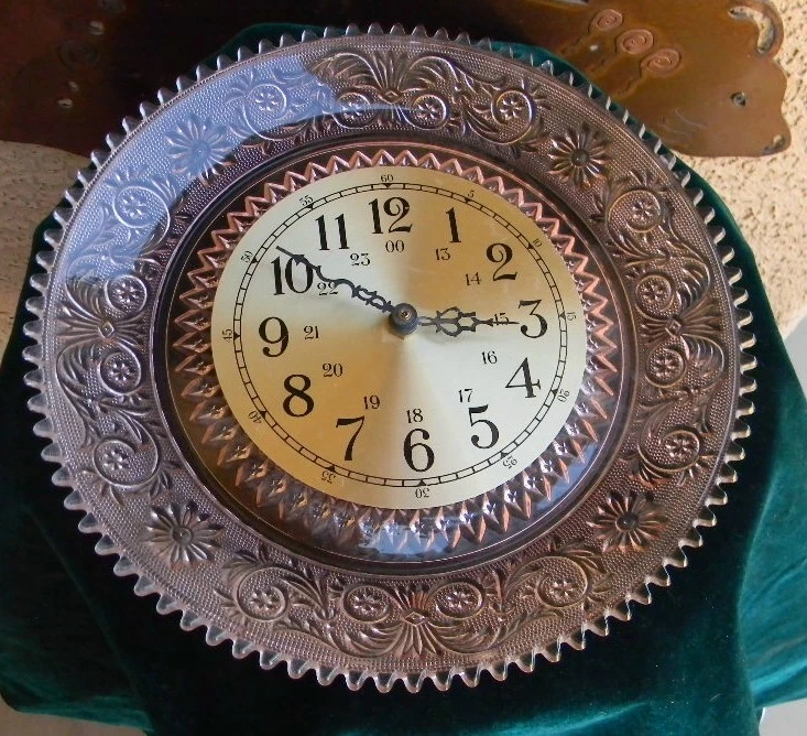 VTG INDIANA TIARA PINK SANDWICH PATTERN GLASS 12" ROUND WALL BATTERY CLOCK WORKS