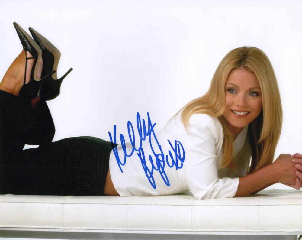 Kelly Ripa Signed Autograph 8x10 Photo Sexy Queen of Morning