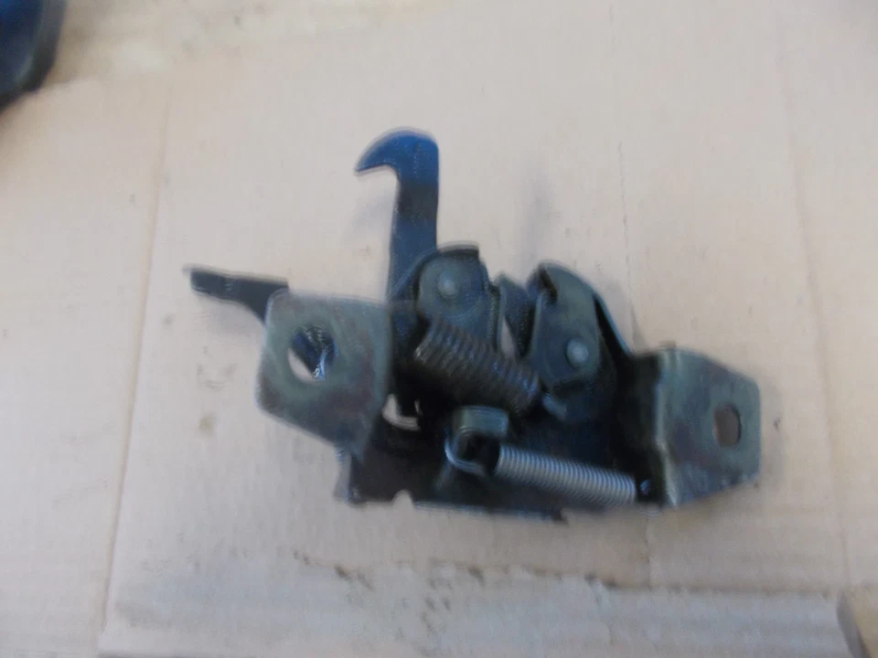 Conjunto de pestillo de capó Nissan Pulsar NX SE 87 88 89 90 stock usado OEM Foto 2 de 2