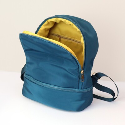 Recycelter Rucksack türkisblau oder maulbeere - umweltfreundliche kompakte Tasche mit Innenfutter