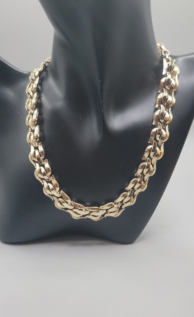 Vintage Coro Wavy Link Necklace Textured Polished… - image 5