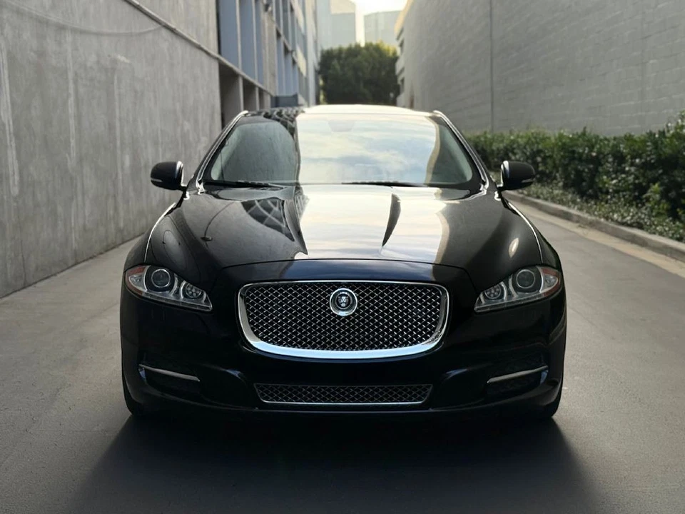 2011 Jaguar XJ  - Image 3 of 4
