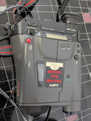Sanyo Video Kamera Camcorder  VM - ES 99P