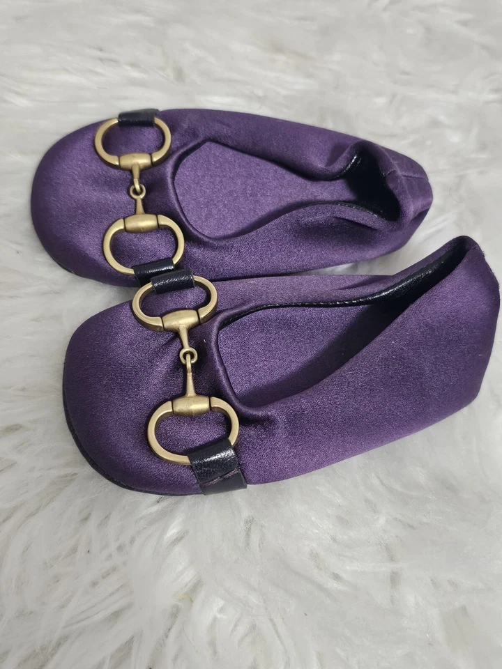 Gucci Ballet Pisos Bebé Niñas Talla 18 Púrpura Satén Sin Cordones Caballo Broca Hebilla Foto 2 de 4