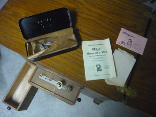 Alte Antik Pfaff 30 Nähmaschine in Nähmaschinenschrank, versenkbar, viel Zubehör - Bild 6 von 8