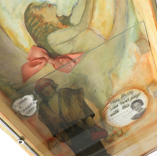 Found Art Signed Madonna Phillips "I was a Fashion Slave" Encased Collage Glass - Picture 10 of 14