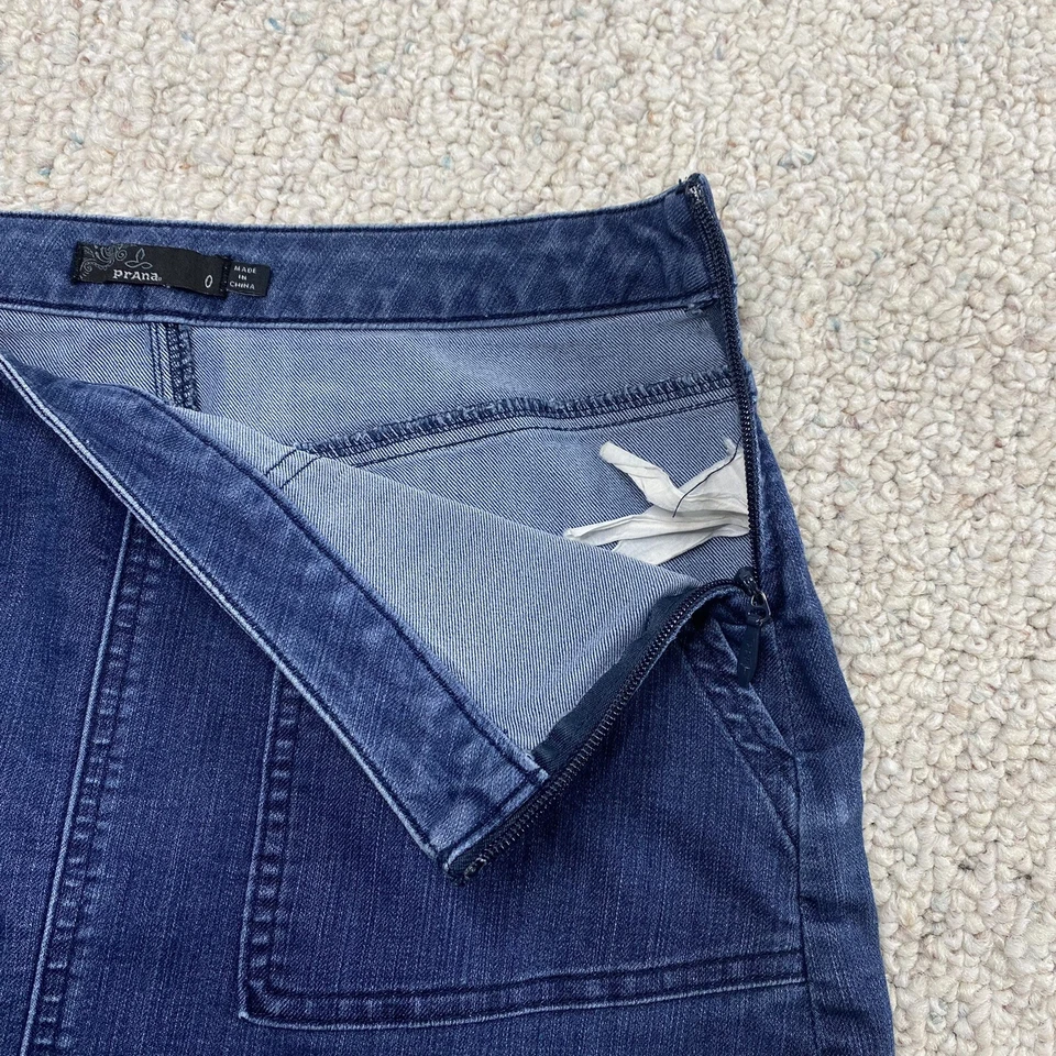 Saia jeans feminina prAna tamanho 0 lavagem escura lápis jeans tamanho zíper elástico casual - Imagem 4 de 4