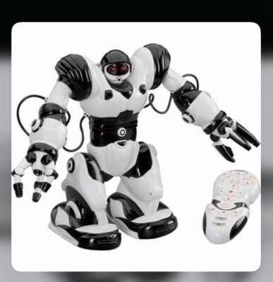 N23.118 Robot Vintage 2004 WowWee Silverlit White Black Electric