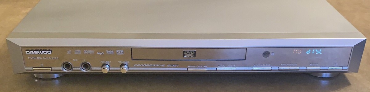 DAEWOO DVDP480 Progressive Scan DVD/VCD/CD Player w/ 2-Mic