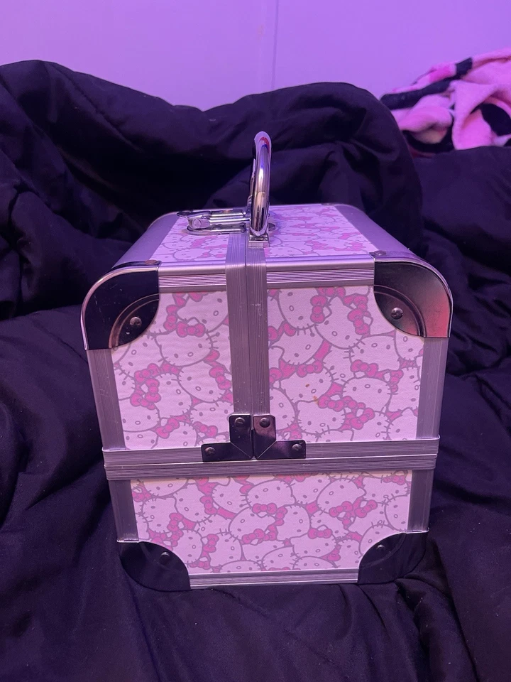 💖Hello Kitty Caja Impresiones Metal Maquillaje Organizador Foto 3 de 4