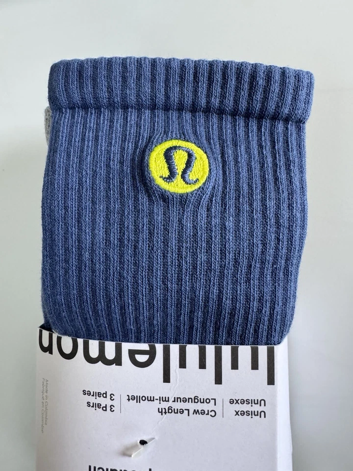 Nuevo paquete de 3 calcetines esenciales diarios Lululemon grandes multicolores hasta la pantorrilla $38 nuevos con etiquetas Foto 2 de 4