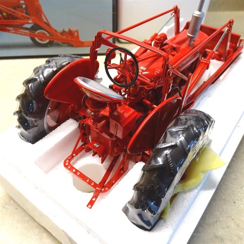 Ertl Precision Series Farmall MD With Loader Tractor in Box, Medallion #14007 - Picture 10 of 16
