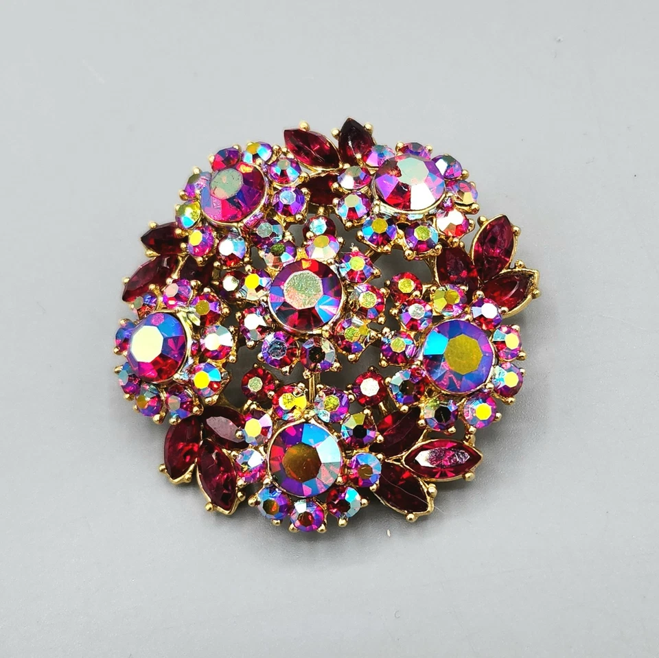 1961 Crown Trifari CONTESSA Red AB Rhinestone Gold Tone Brooch AD PIECE - Image 4 of 4