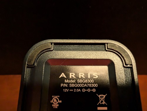 ARRIS SURFboard SBG8300 Gigabit Cable Modem & AC2350 Dual Band Wi-Fi Router - Bild 8 von 8