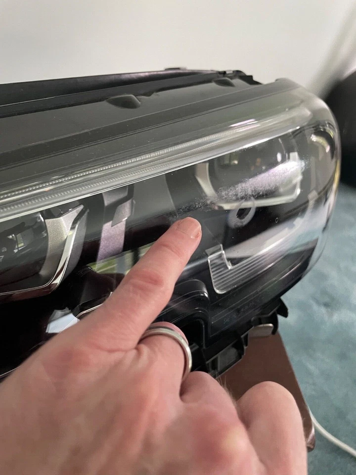 Faro BMW 330i 2022 ligeramente usado/con ligeras listas de arañazos en superficie por 2500 $ Foto 2 de 4