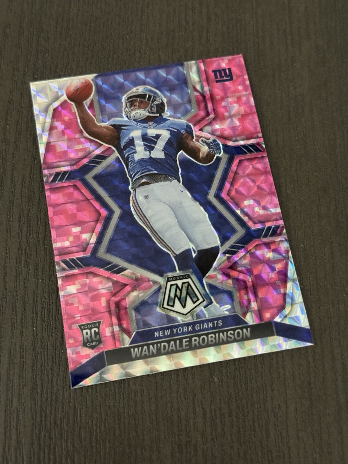 2022 Panini Mosaic Rookies Camo Pink Prizm #330 WAN’DALE ROBINSON Rookie RC