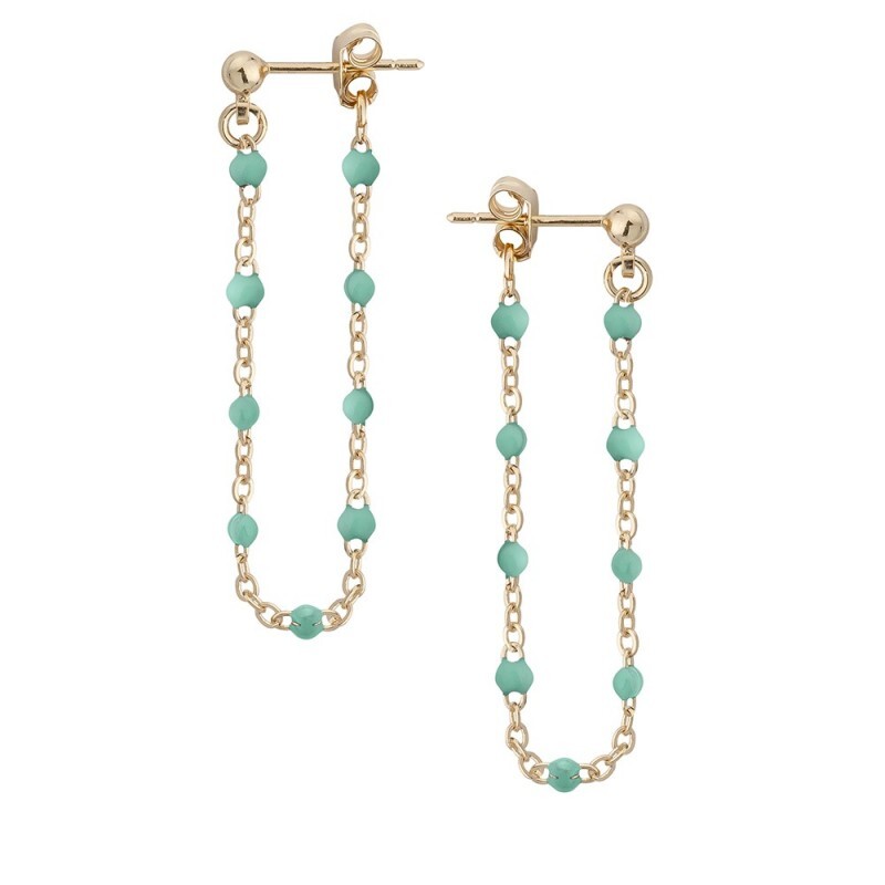 Boucles d'oreilles pendantes chaîne maille fine plaqué or et perles résine blanches