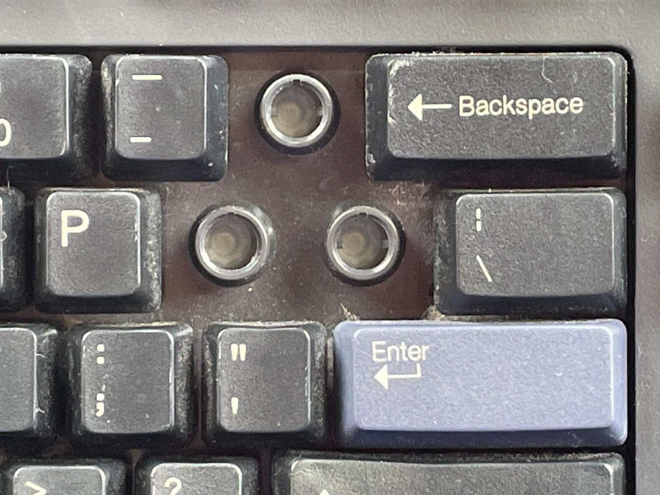 Lenovo 89P9200 KB-0225 PS/2 Black Keyboard missing caps - Image 2 of 4