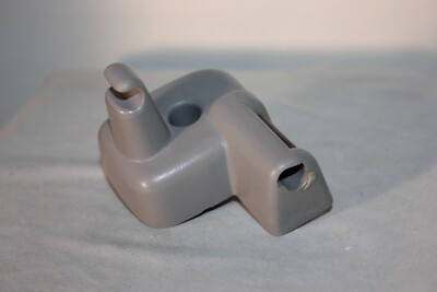 1997-2002 Ford Expedition dual sun visor clip driver LH side gray 822772 VE6211