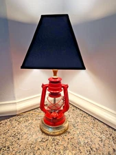 Winged Wheel Lantern Red Lamp Post Light #350 With Black Shade - Works Great!