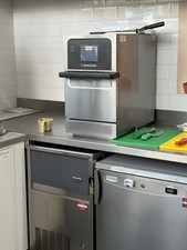 MERRYCHEF eikon e2s high speed oven 13 amp 2020 clean maintained works perfectly