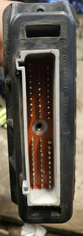 Оригинальный модуль управления ECU 1994 Mazda B4000 - Изображение 2 из 2