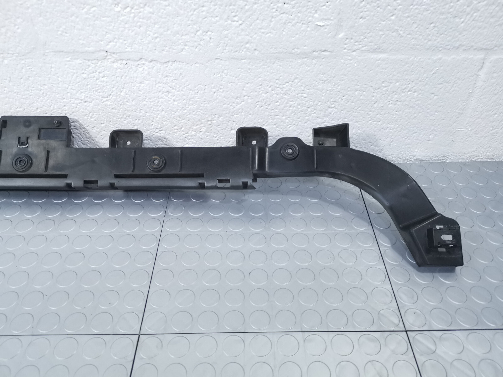 2014-2017 Maserati Quattroporte Rear Bumper Central Upper Fastener 6870001620