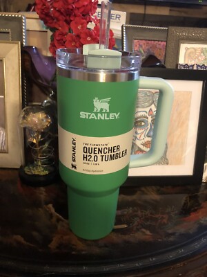 New Stanley Quencher H2.0 Travel Tumbler Meadow Green 40 oz New