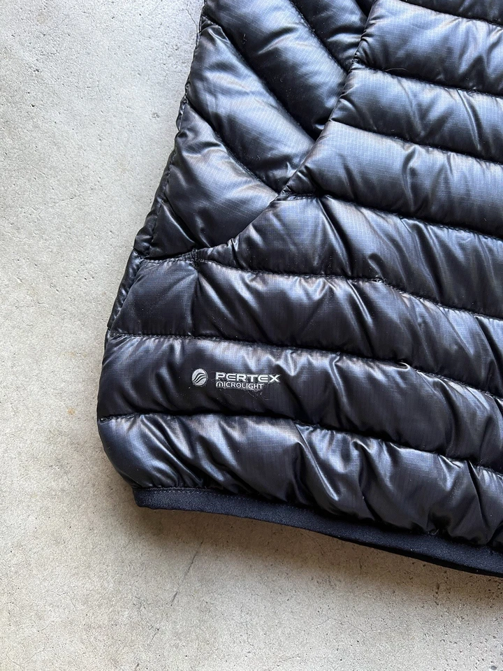 Chaleco Microlight Rab para mujer plumón negro calentador corporal Pertex EE. UU. M Foto 3 de 4