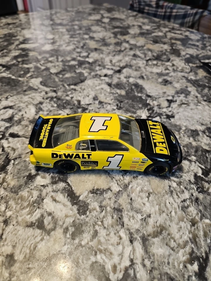 Racing Champions Hermie Sadler #1 NASCAR DeWalt 1:24 amarillo Die-Cast Car 1997 Foto 3 de 3