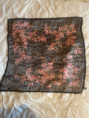 Seidenquadrat Schal UNGARO mit Originalkarton 80 PAR 80 cm