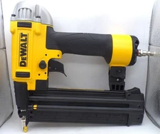 DEWALT DWFP12233 18-GAUGE PNEUMATIC BRAD NAILER