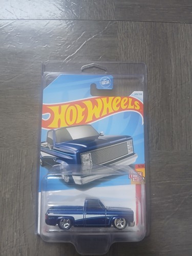 Hot Wheels Super Treasure Hunt 2024 &ndash; Chevy Silverado 1983 Blu Spectraflame!