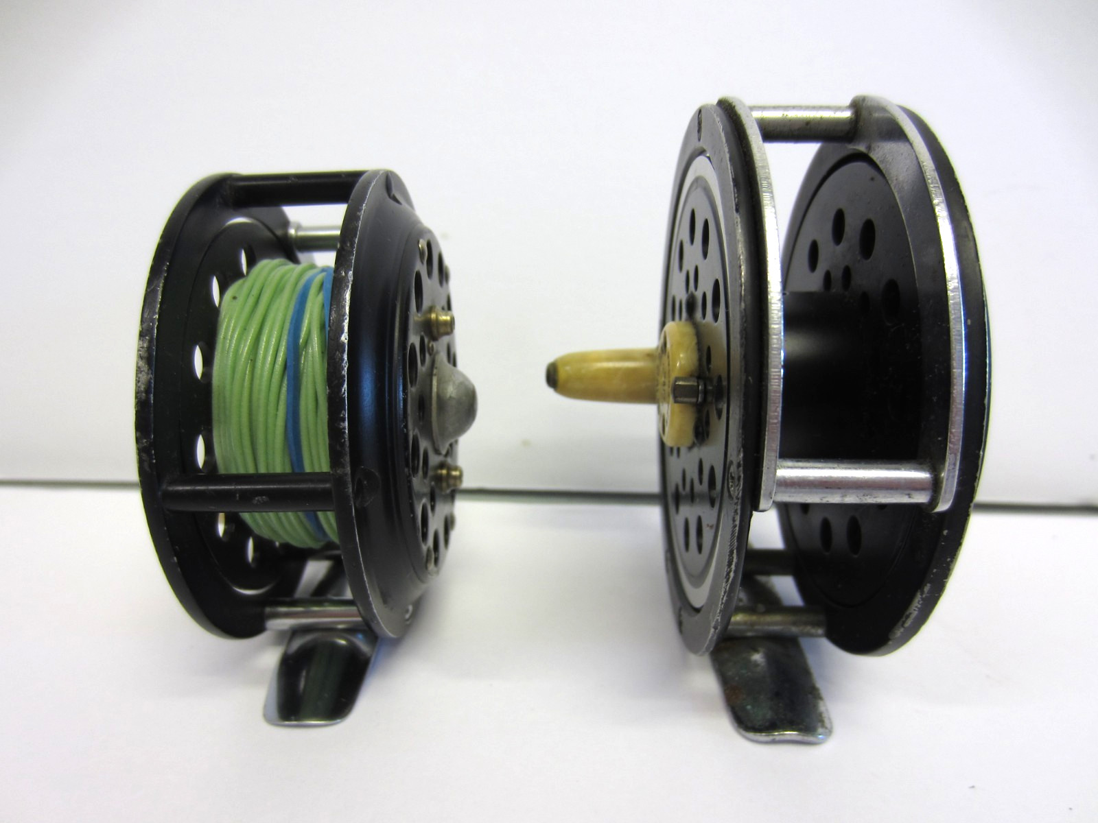 PFLUEGER 1492 MEDALIST DIAMOLITE FLY REEL USA & 1494 USA FLY REEL W/ JAPAN FRAME