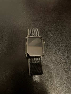 Apple Watch Series 8 GPS + Cellular 45mm Edelstahl Milanaise Watch,