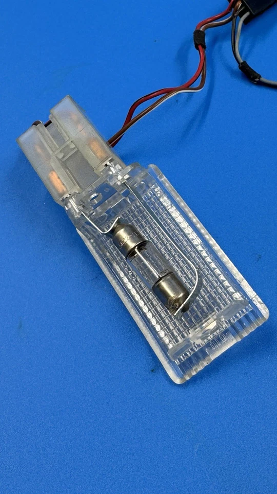 Audi A6 1998 iluminación interior usada, original #1401365-21 mz Foto 3 de 4