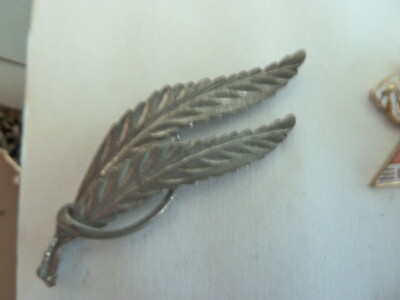  PIN'S LAURIERS Zinnform / 5cm lang / RAR