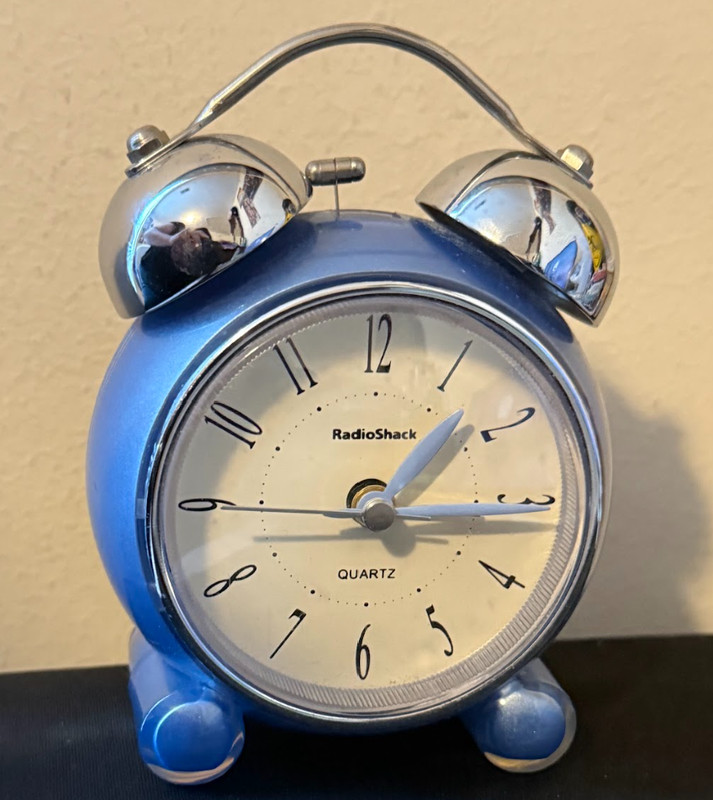  VINTAGE CLOCK RADIOSHACK Blue Untested 