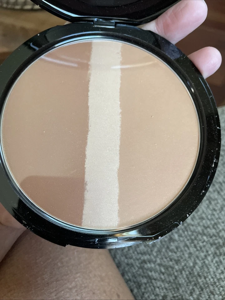 Signature Club A Degrees Of Color Bronzing Powder W/ Deluxe Brush 1.2 Oz - Image 2 of 3