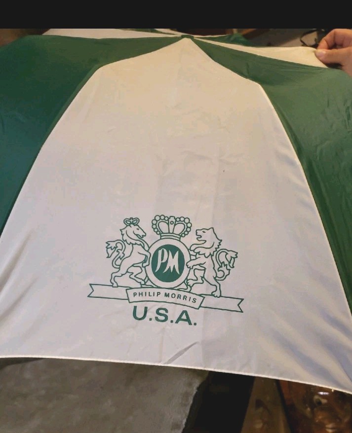 ULTRA RARE Vintage Philip Morris USA Umbrella Green & White (Excelent Condition)