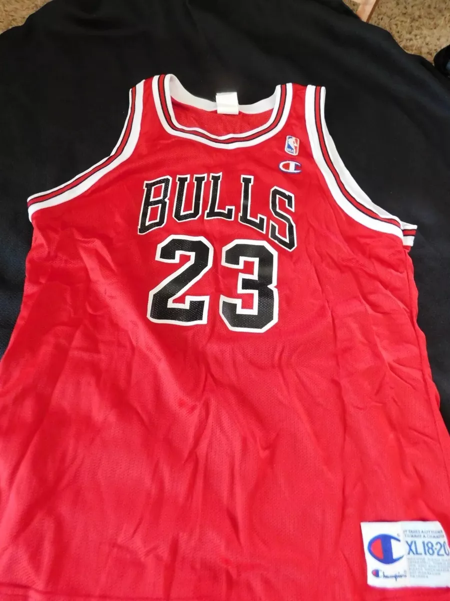 RED T'SHIRT JERESY NBA BULLS 23 MICHAEL JORDAN BASKETBALL XXL