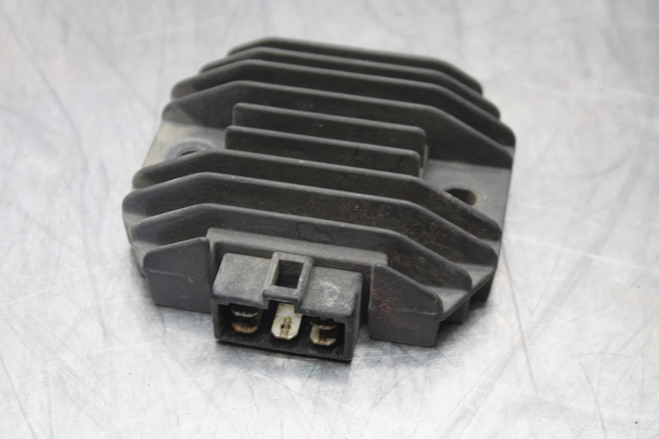 98-05 REGULADOR DE VOLTAJE RECTIFICADOR HONDA SUPER HAWK 1000 VTR1000F BB152 Foto 2 de 4