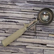 Vollrath Commercial Ice Cream Scoop Disher 3.25 oz Serving Size #10(47141) Ivory