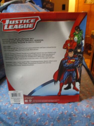 (1102) Nuevo en caja Juego de afeitado de la Liga de Justicia Baño Tiempo de Juego Cepillo de copa Espejo Navaja - Imagen 2 de 3