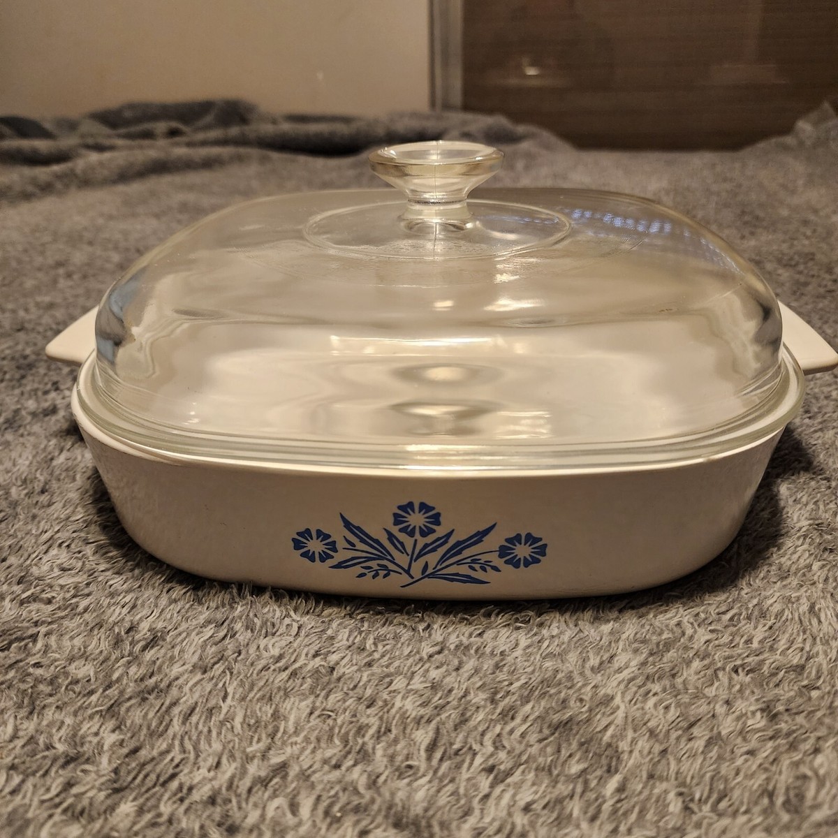 Corning Ware Blue Cornflower A-10-B 10x10x2 inch Casserole dish w/ Pyrex Lid